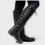 Karla – cizme elegante cu șireturi, destinate unui aspect confortabil și modern